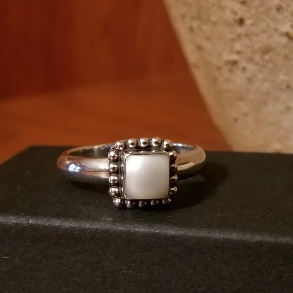Silpada Sterling Silver & Pearl Ring - Picture 13 of 14